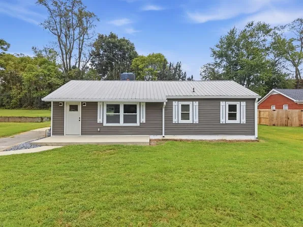 607 N Goodpasture St, Livingston, TN 38570