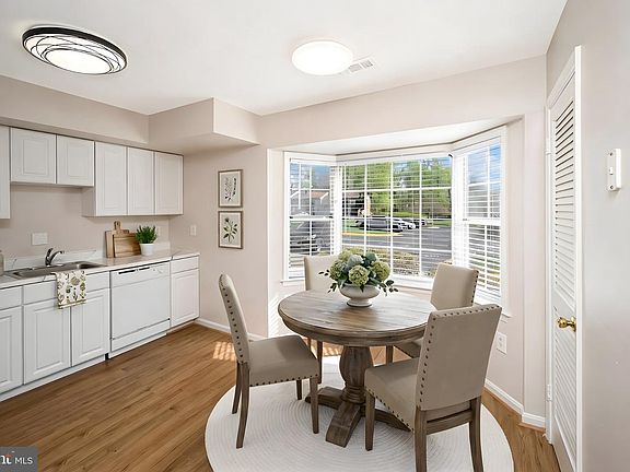 3rd image of 4755 S Park Ct