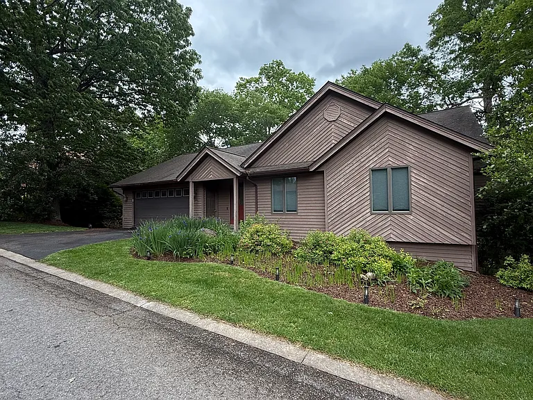 1011 Greystone Cir — Photo 1