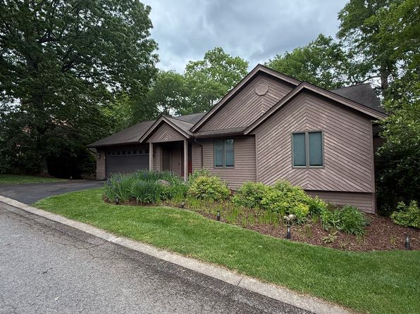1011 Greystone Cir