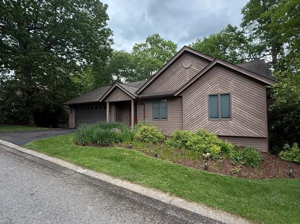 1011 Greystone Cir, Morgantown, WV 26508