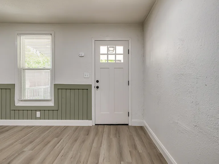 208 E Carson St — Photo 6