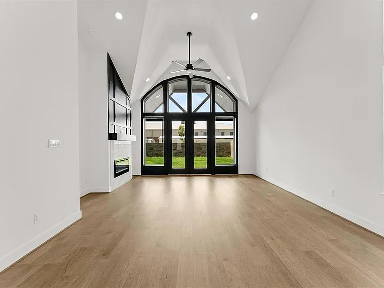 29751 Bur Creek Ln — Photo 15