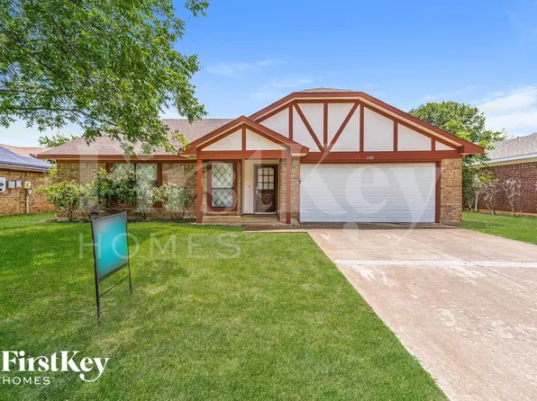 3305 Country Creek Ln, Fort Worth, TX 76123
