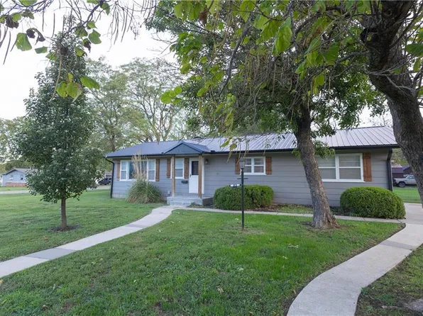 401 N 4th St, Humboldt, KS 66748