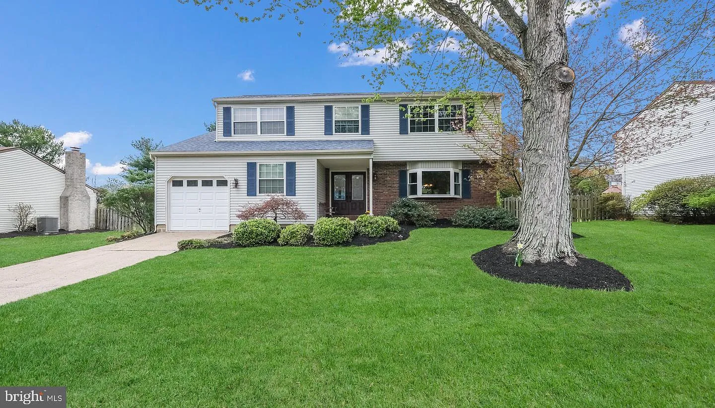 164 Knightsbridge Dr photo 1