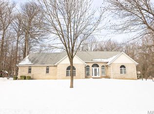 218 Woods Edge Dr, Shiloh, IL 62221