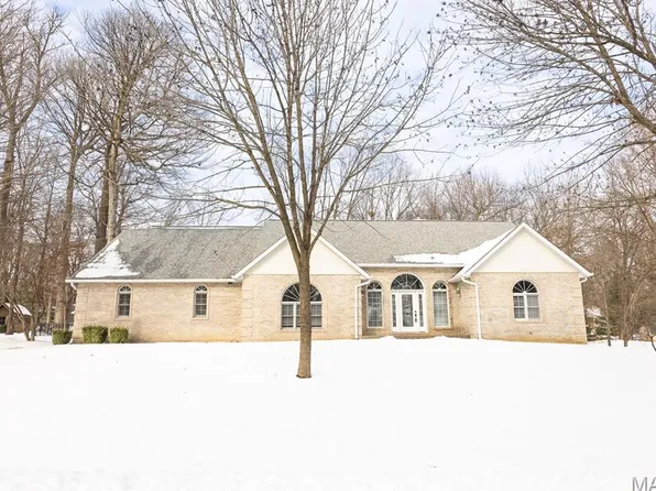 218 Woods Edge Dr, Shiloh, IL 62221