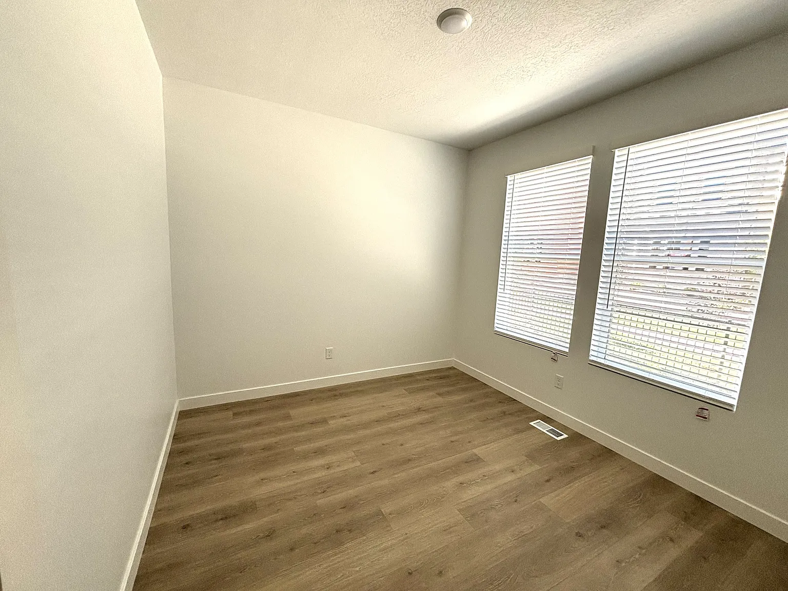 CLOSE - 10078 Loblobby Ln - KJ - 1 — Photo 4