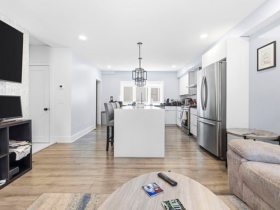 3rd image of 169 W 9th St