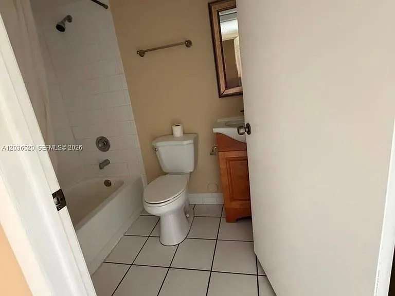 600 NW 32nd Pl #105 — Photo 10