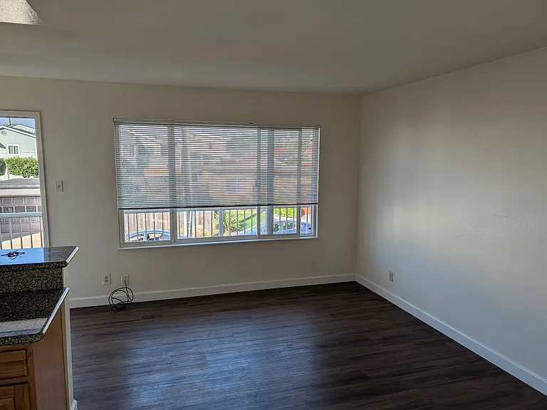 100 Paloma Ave #4 — Photo 2