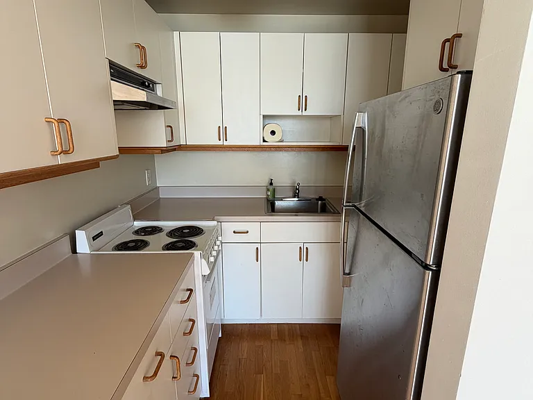 2323 Van Ness Ave #301 — Photo 4