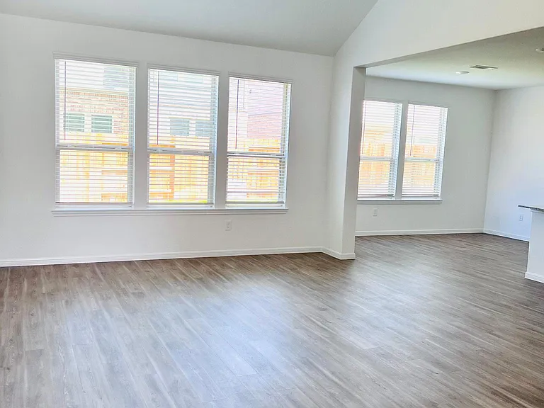 1001 Greenshank Dr — Photo 11