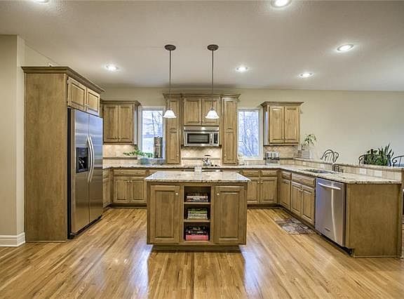 4th image of 5609 N Overland Dr