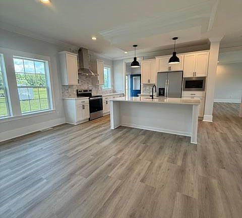 3rd image of 5570 River Road
