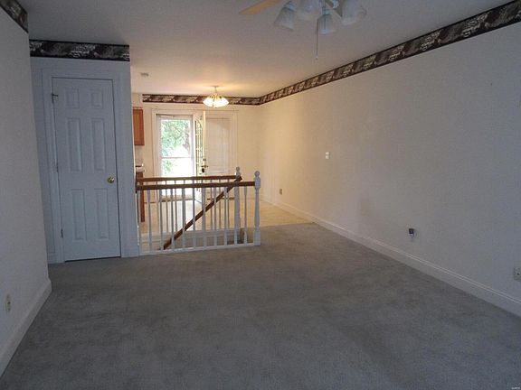 3rd image of 12 Brittany Ct