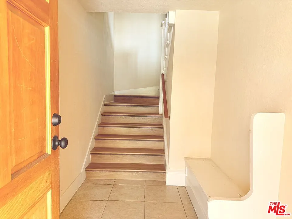 3 bed, 1.0 bath, 1000 sqft, $2,895 — Photo 2