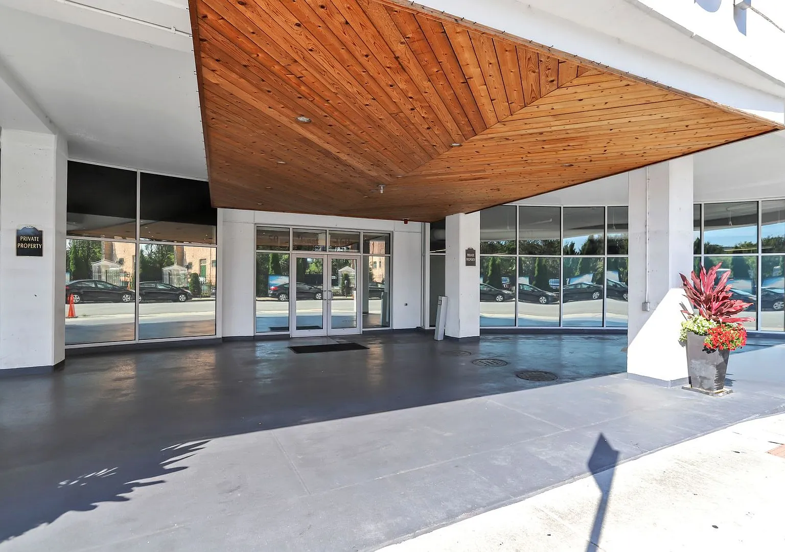 2 bed, 2.0 bath, 1200 sqft, $3,300 — Photo 3