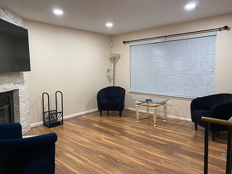 695 Mount Lubentia Ct W — Photo 3