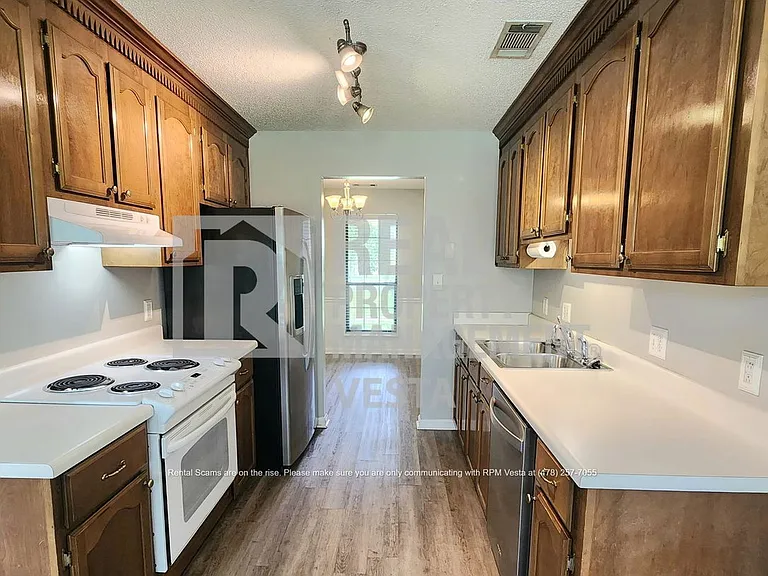 100 Wiley Way — Photo 3
