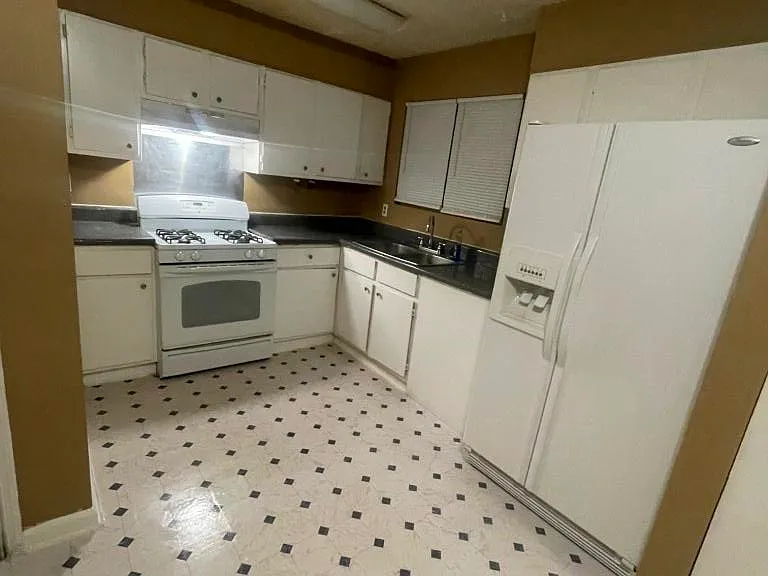 5133 Galbraith Cir — Photo 29
