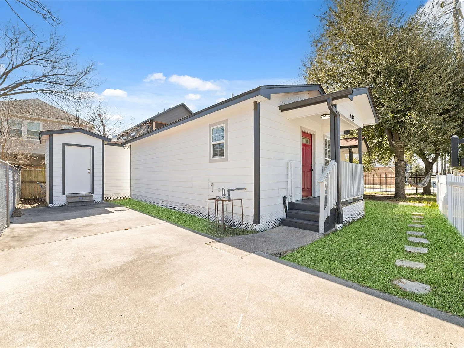 3 bed, 2.0 bath, 952 sqft, $1,900 — Photo 2