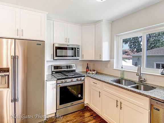 5th image of 3421 Sunnyside Ave