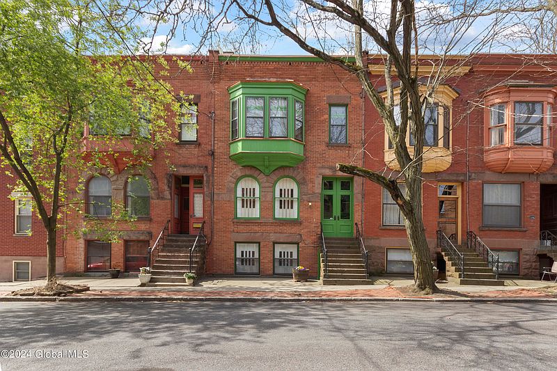 4th image of 82 Chestnut Street