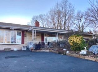 65 Orchard Ln, Levittown, PA 19055