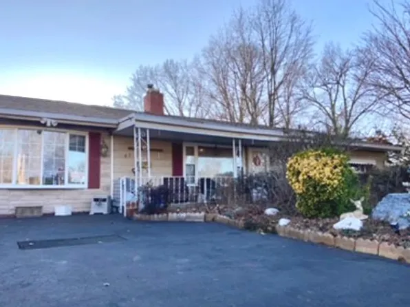 65 Orchard Ln, Levittown, PA 19055