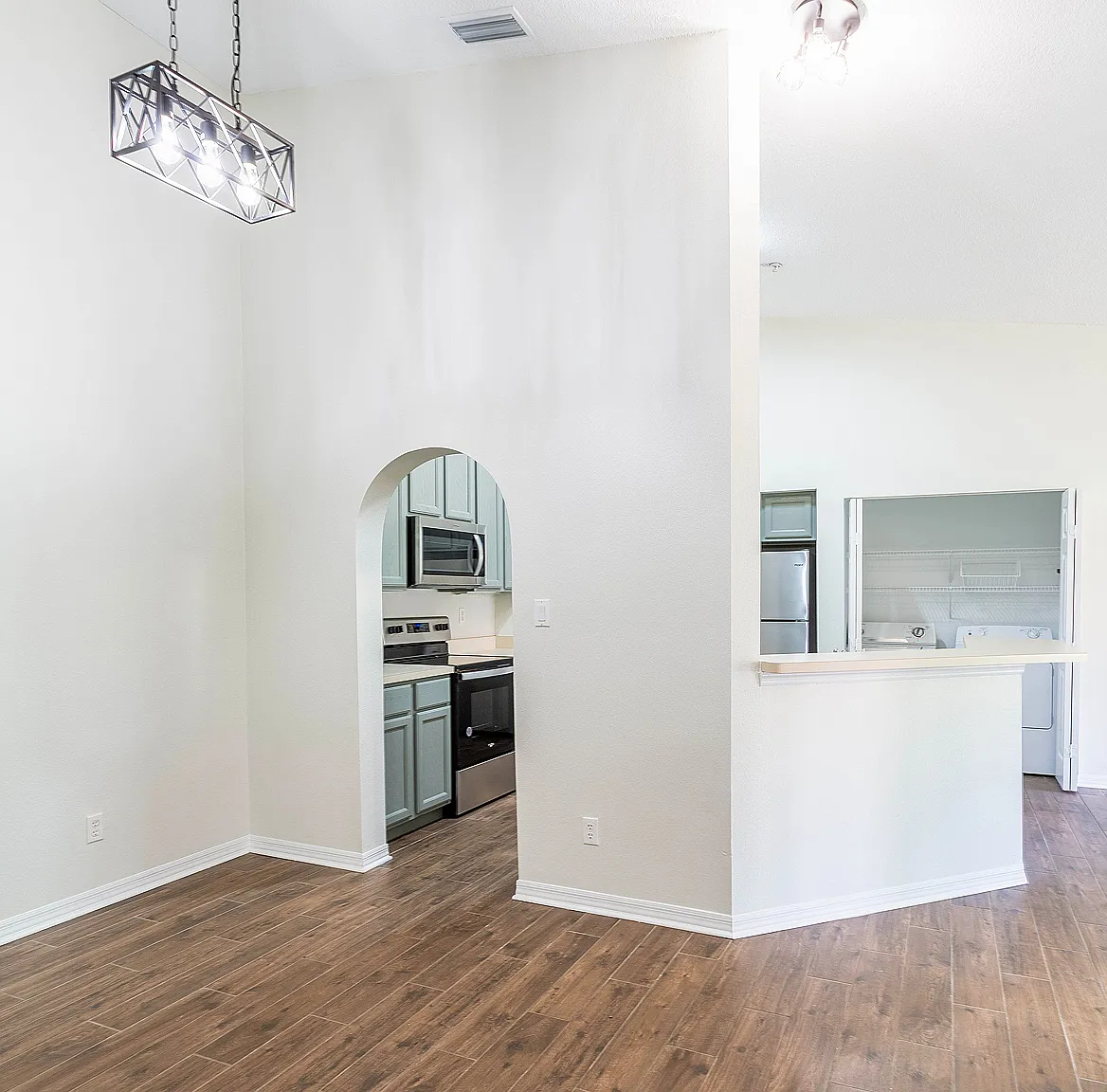 2 bed, 1200 sqft, $1,600 — Photo 2