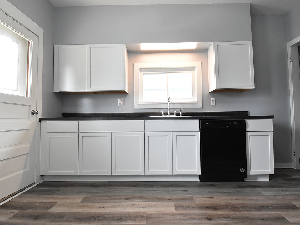 1st image of 2924 93rd St