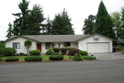 Spacious single level home in quiet neighborhood