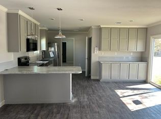 1605 Avenue Z, Hondo, TX 78861