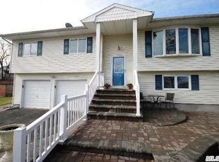33 Cherry St, Selden, NY 11784