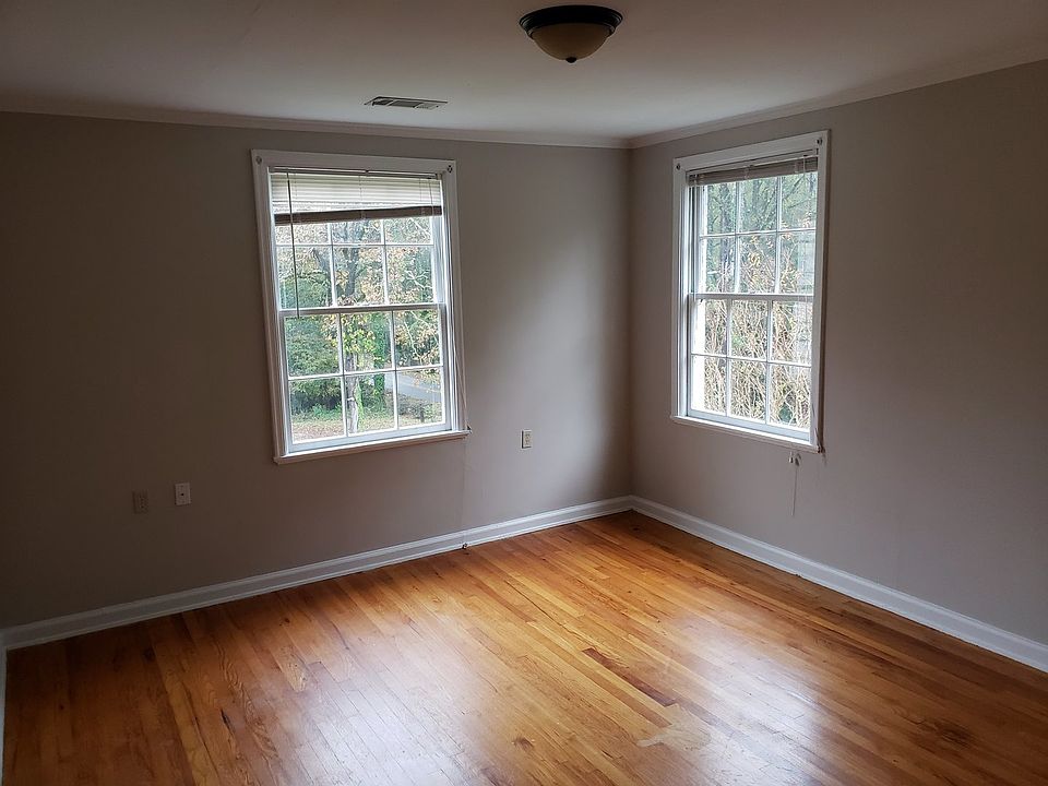 2nd image of 1585 Hawthorne Rd #7D