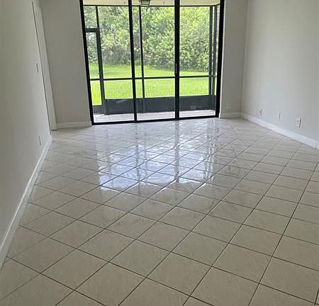3rd image of 6301 N University Dr APT 118