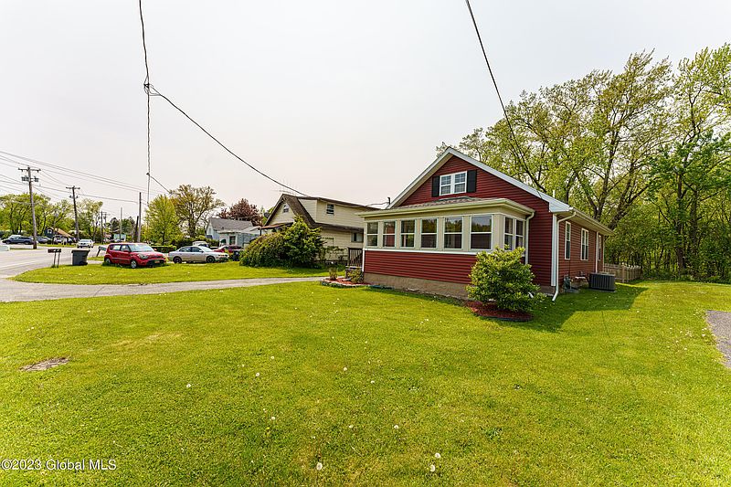 2nd image of 108 Hudson River Road