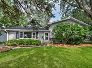 929 Emerald Dr, Naperville, IL