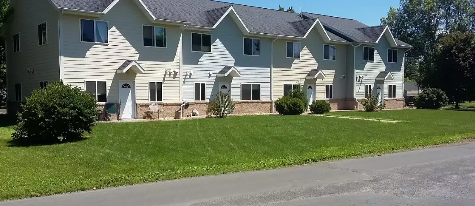 6 bed, 2.5 bath, 2000 sqft, $2,500 — Photo 3