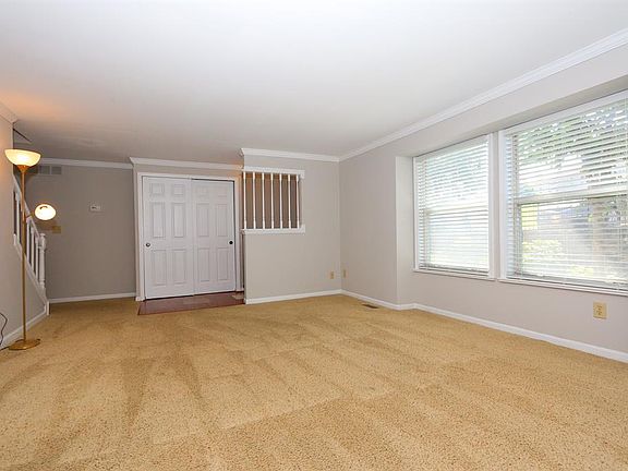 3rd image of 2036 Stratford Ct