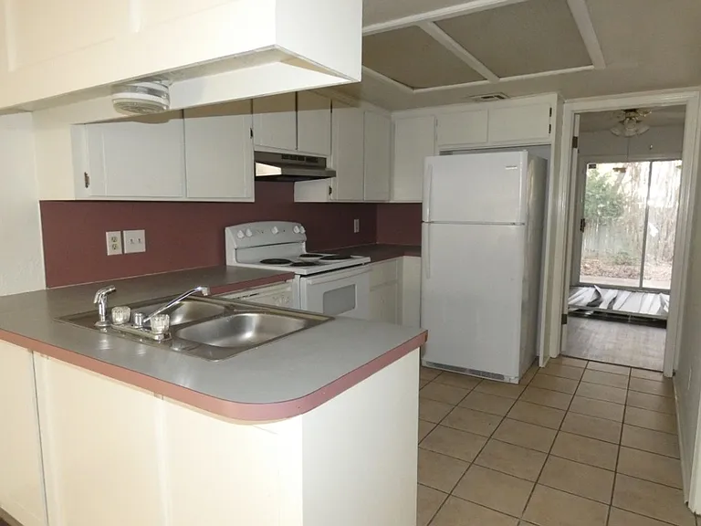 2905 NE Tortoise Dr #D — Photo 6