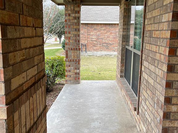 2nd image of 208 Longhorn Dr