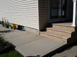 656 N Richmond Ave, Lindenhurst, NY 11757