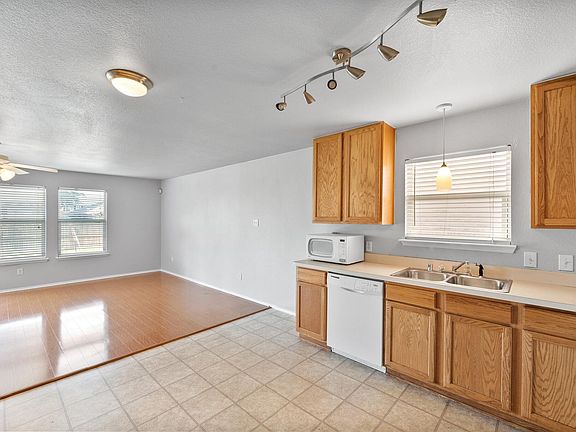 5th image of 5012 Raymond Dr