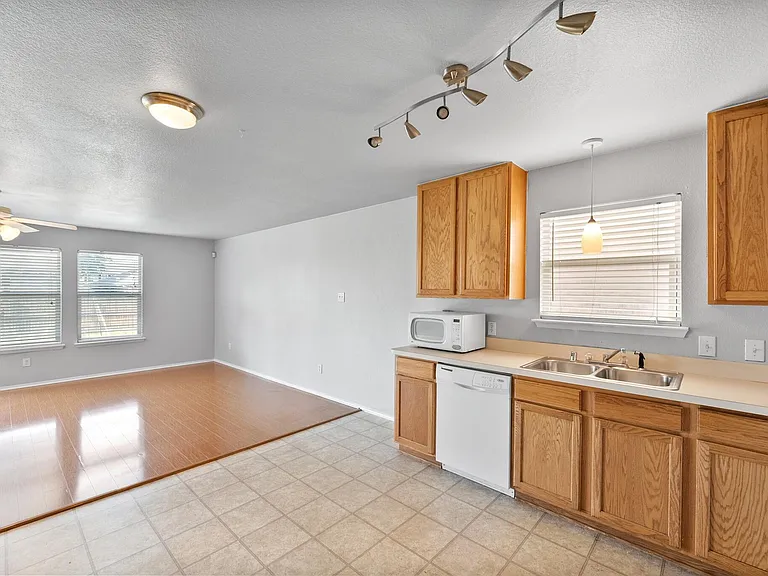 5012 Raymond Dr — Photo 5