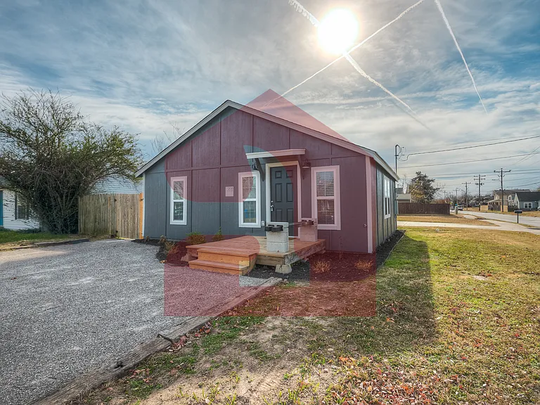 208 E Mosier St — Photo 3