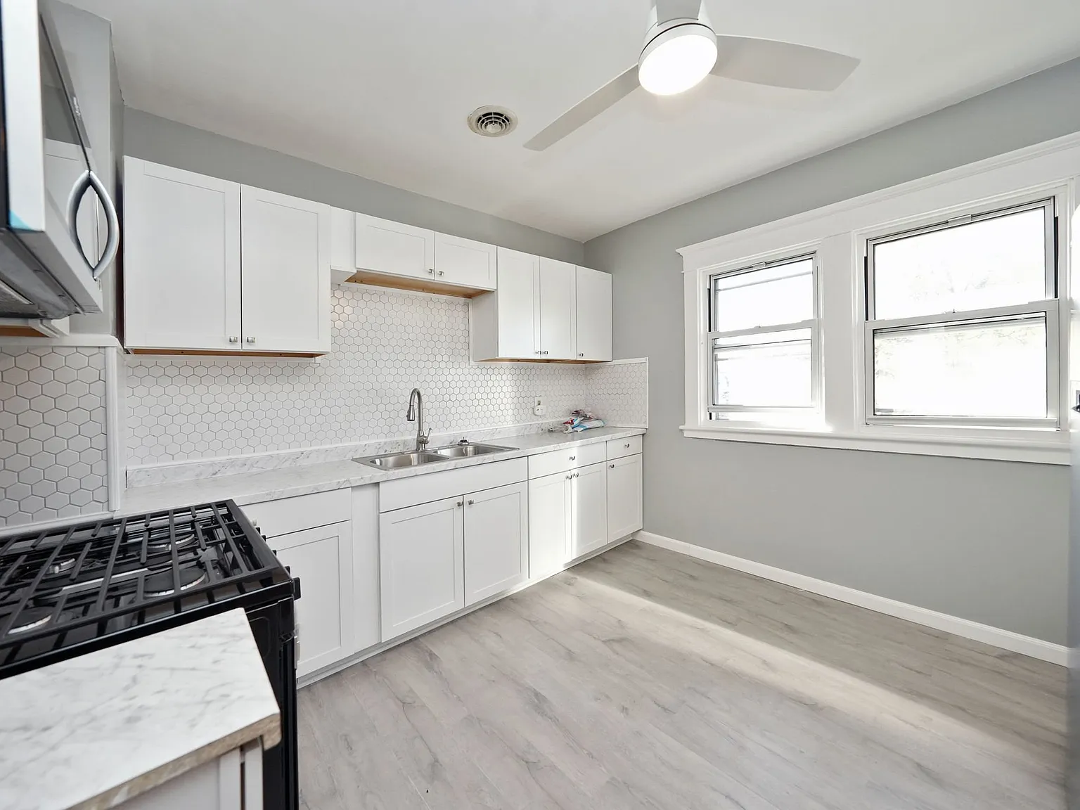 Modern Unit in Buffalo - 50 Brunswick Blvd - $1850 - Available 10/15/2026 — Photo 3