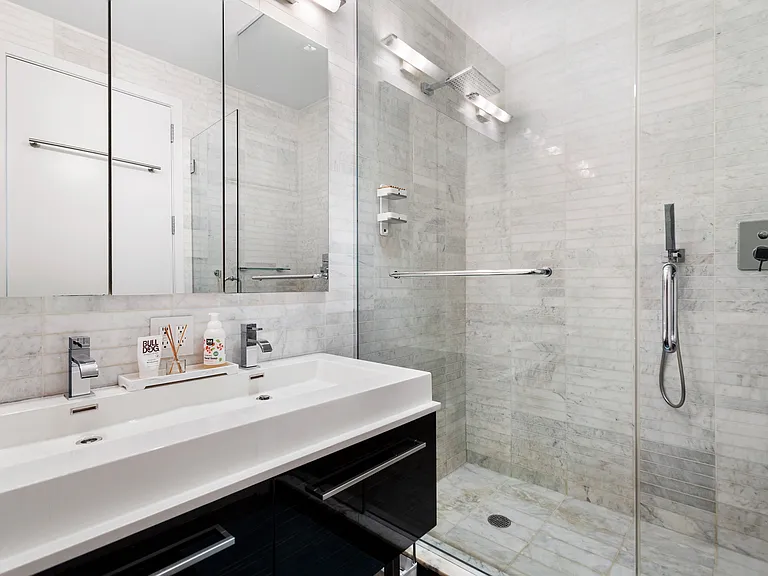 135 N 11th St #5G — Photo 8